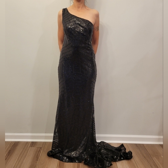 Black sequin one shoulder gown with train size small - Picture 6 of 6